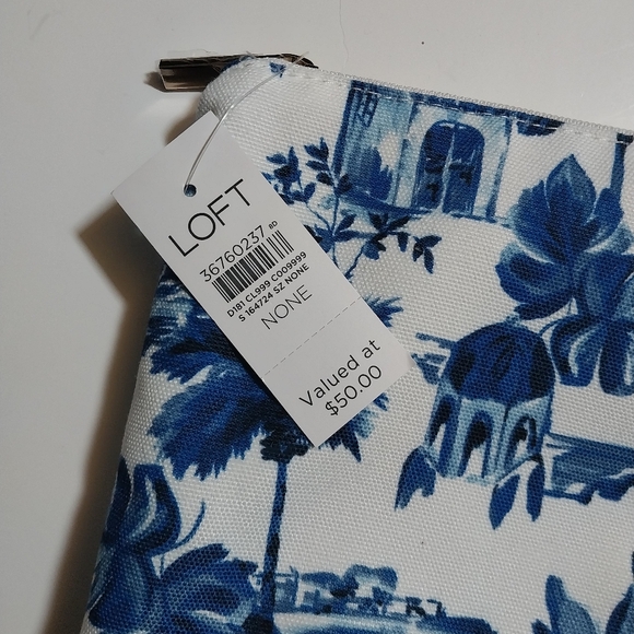 Loft cosmetic bag. - Picture 2 of 5